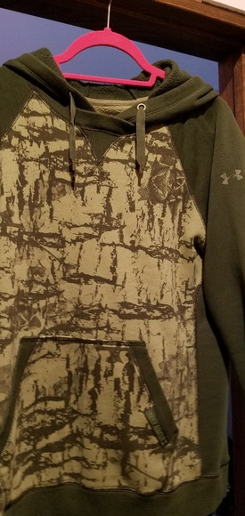 Under Armour Tops - Womens under armour camo hoodie Under Armour Tops - Womens under armour camo hoodie